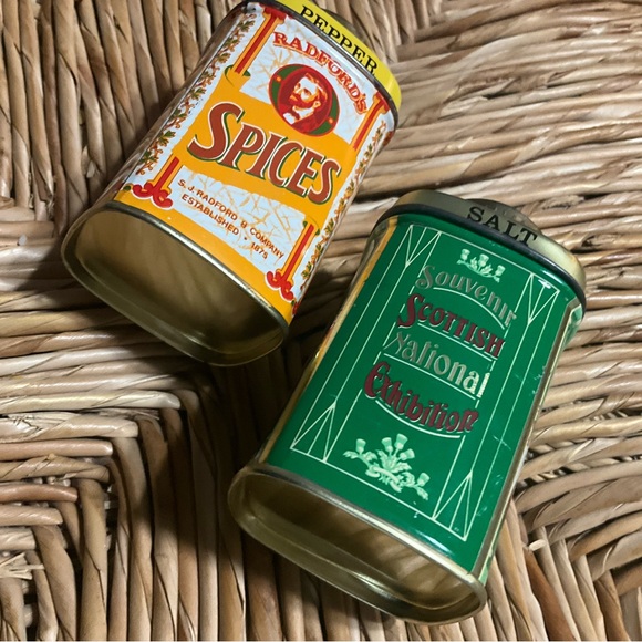 Vintage Radfords Set Salt Pepper Spices Tin Shakers - Picture 2 of 6